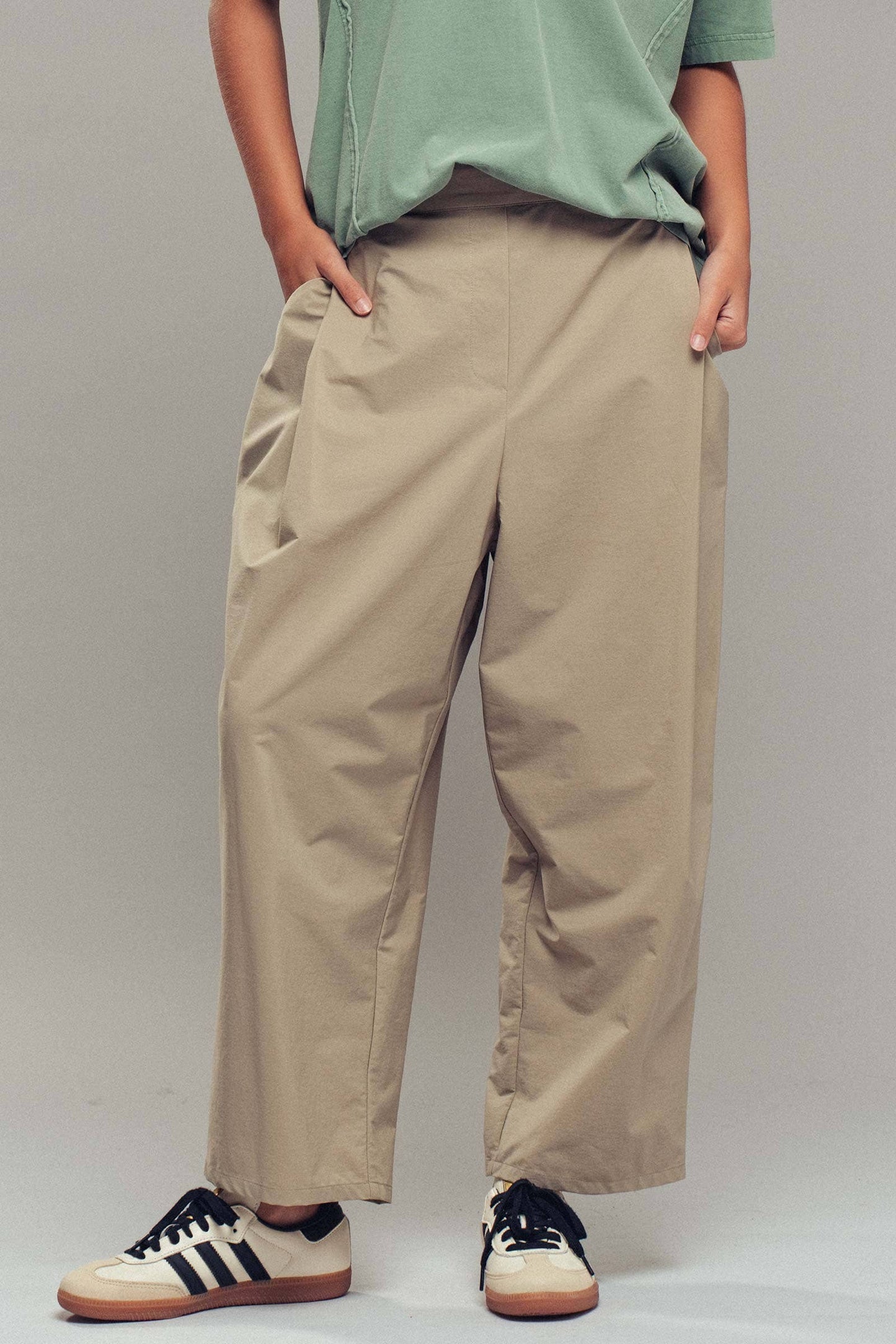 Wide-Leg Cropped Utility Pants: BLACK / S-2/M-2/L-2