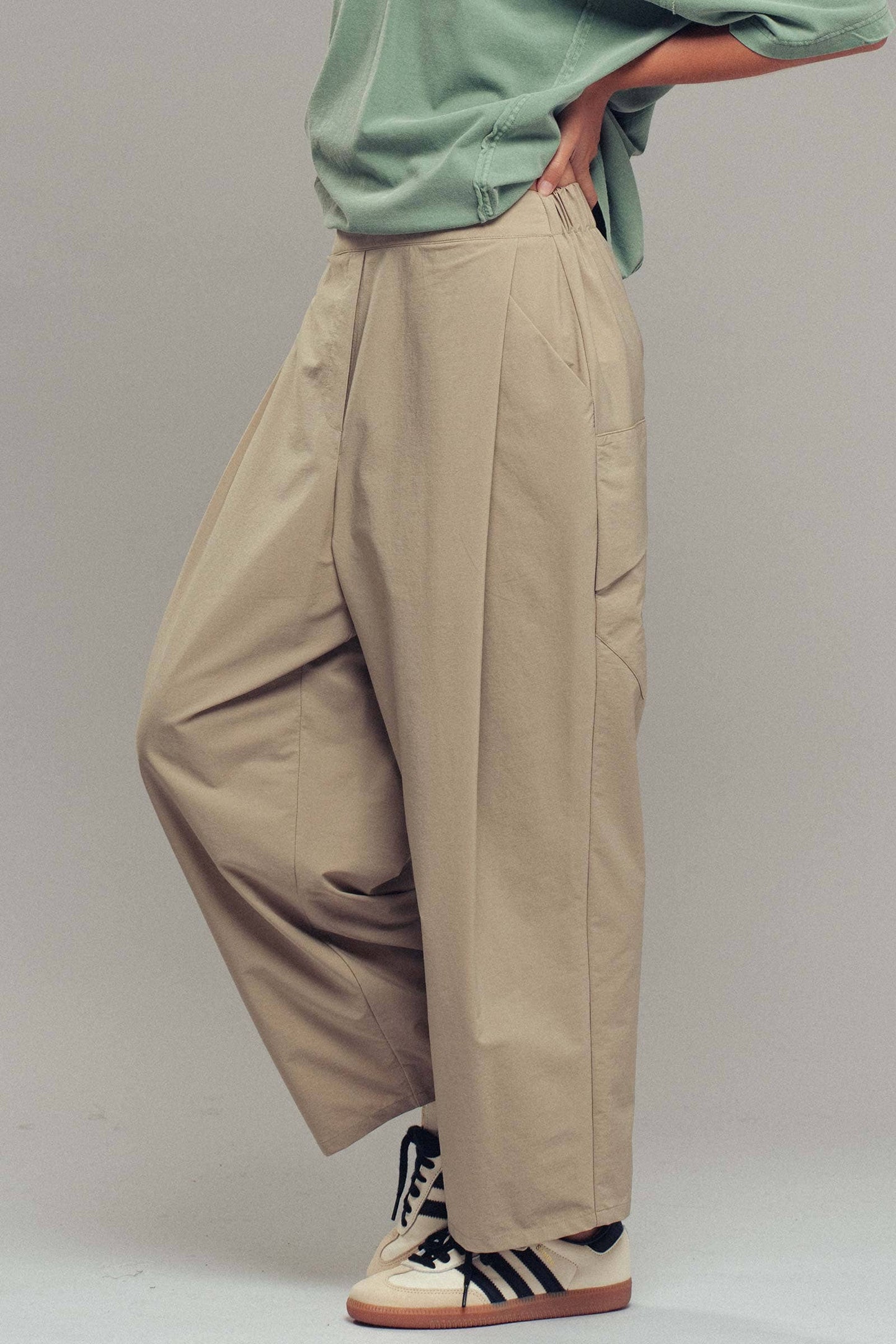 Wide-Leg Cropped Utility Pants: BLACK / S-2/M-2/L-2