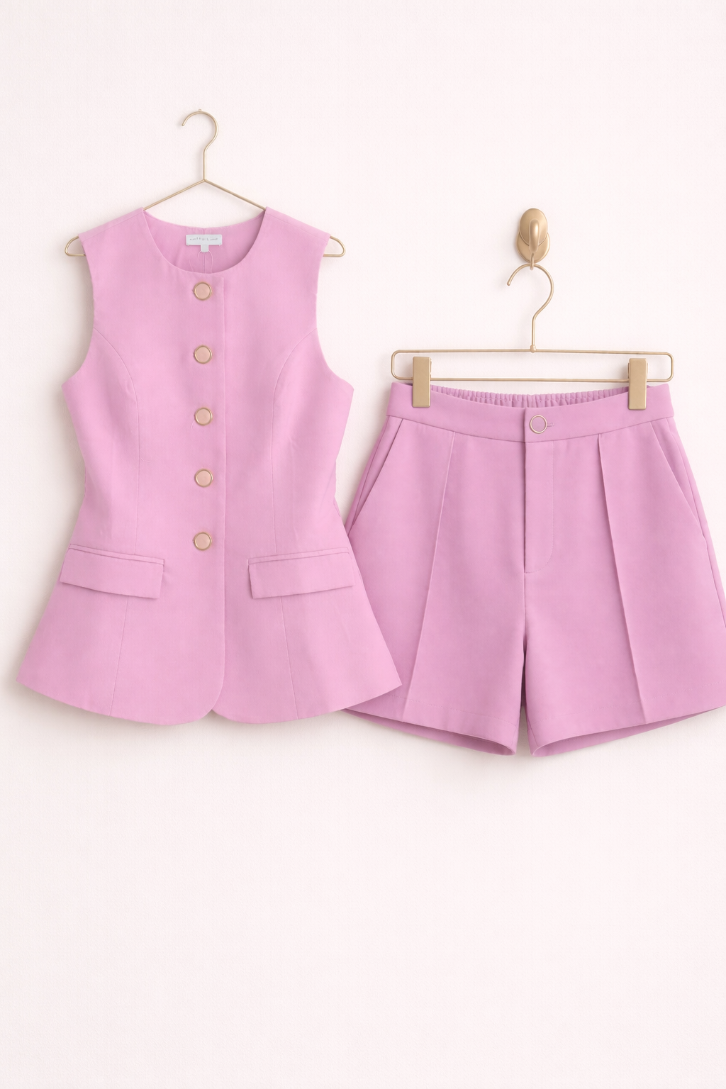 The Belle Structure, Vest