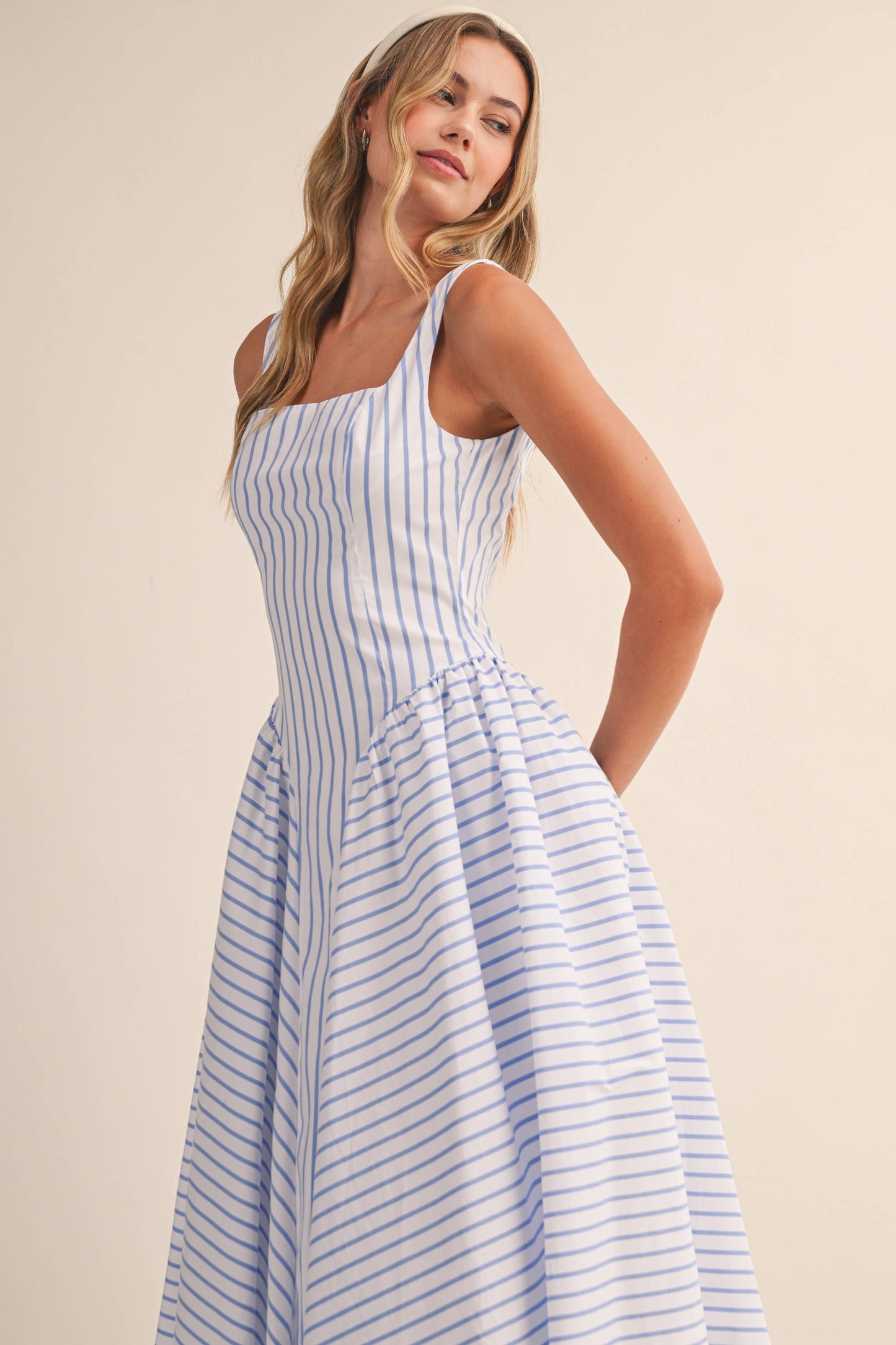 ID9896 STRIPED SLEEVELESS SIDE GATHERED FLARED MIDI DRESS: Blue / M