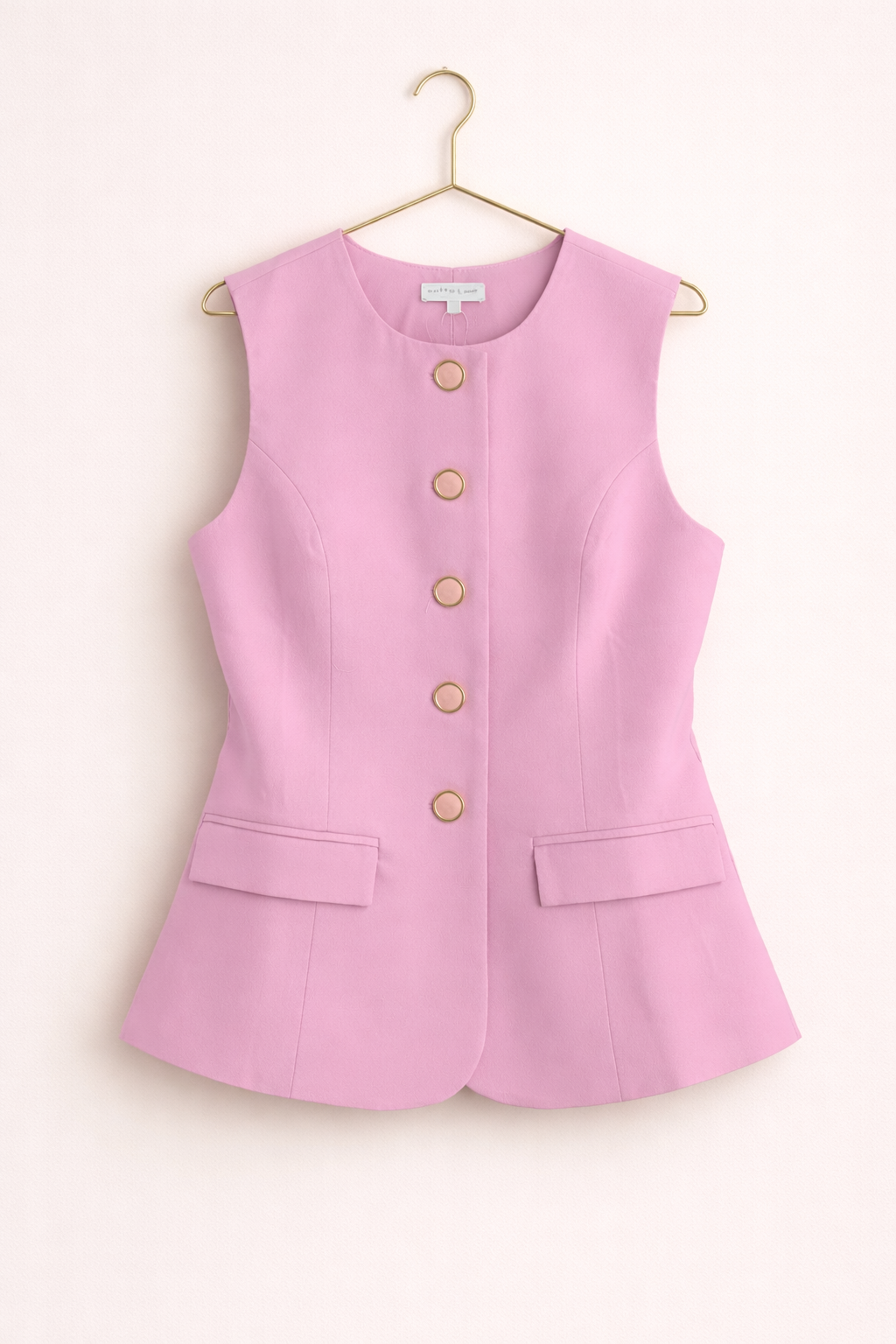 The Belle Structure, Vest