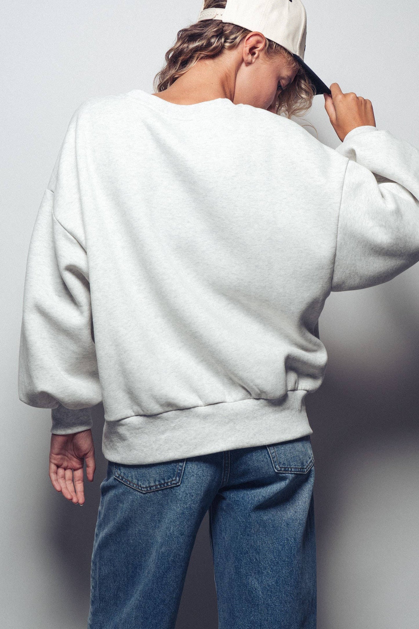 "87" Graphic Balloon Sleeve Oversized Sweatshirt: WHITE MELANGE / S-M-L:2-2-2