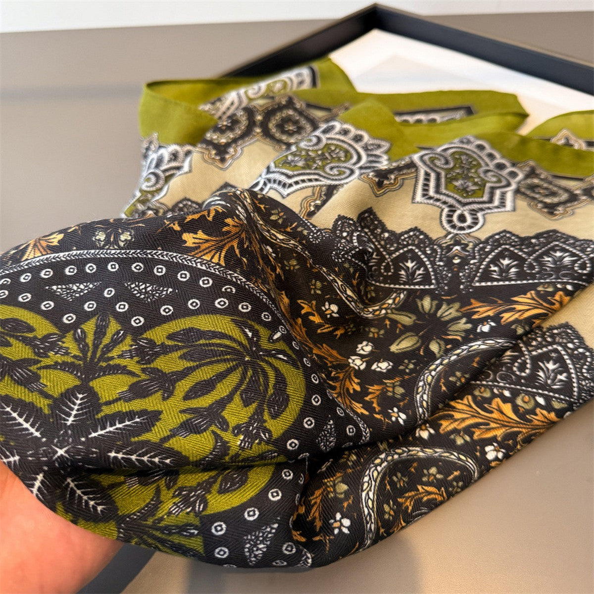 The Old Money Scarf- Green