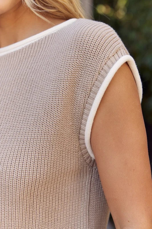 Contrast Rolled Edge Knitted Sweater Vest- Natural