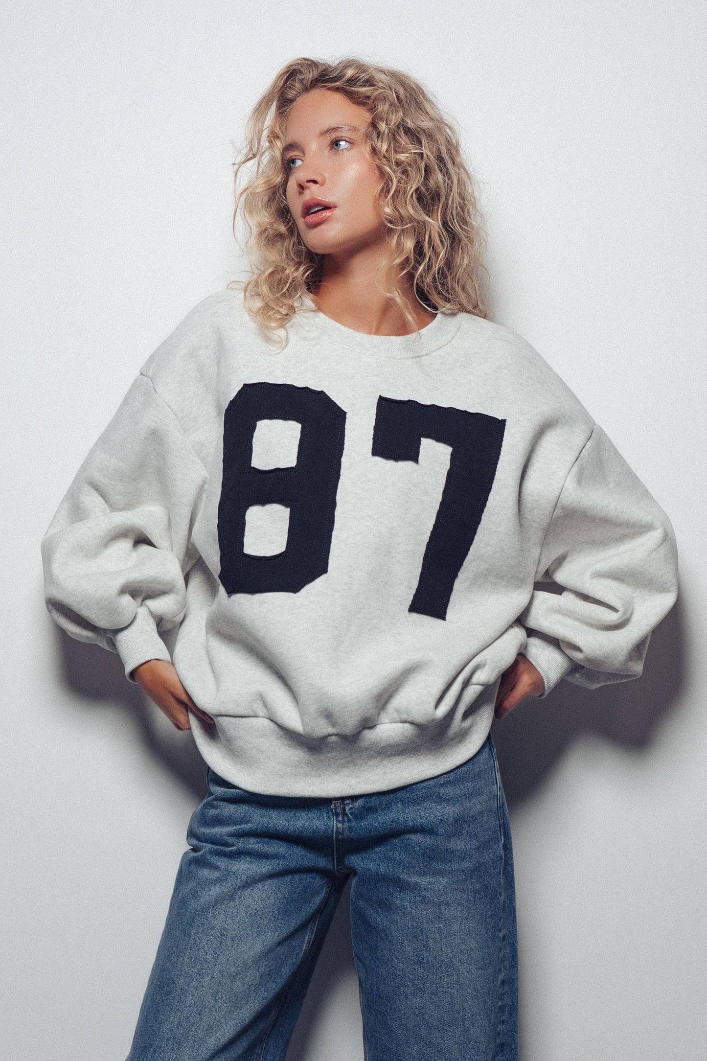 "87" Graphic Balloon Sleeve Oversized Sweatshirt: WHITE MELANGE / S-M-L:2-2-2